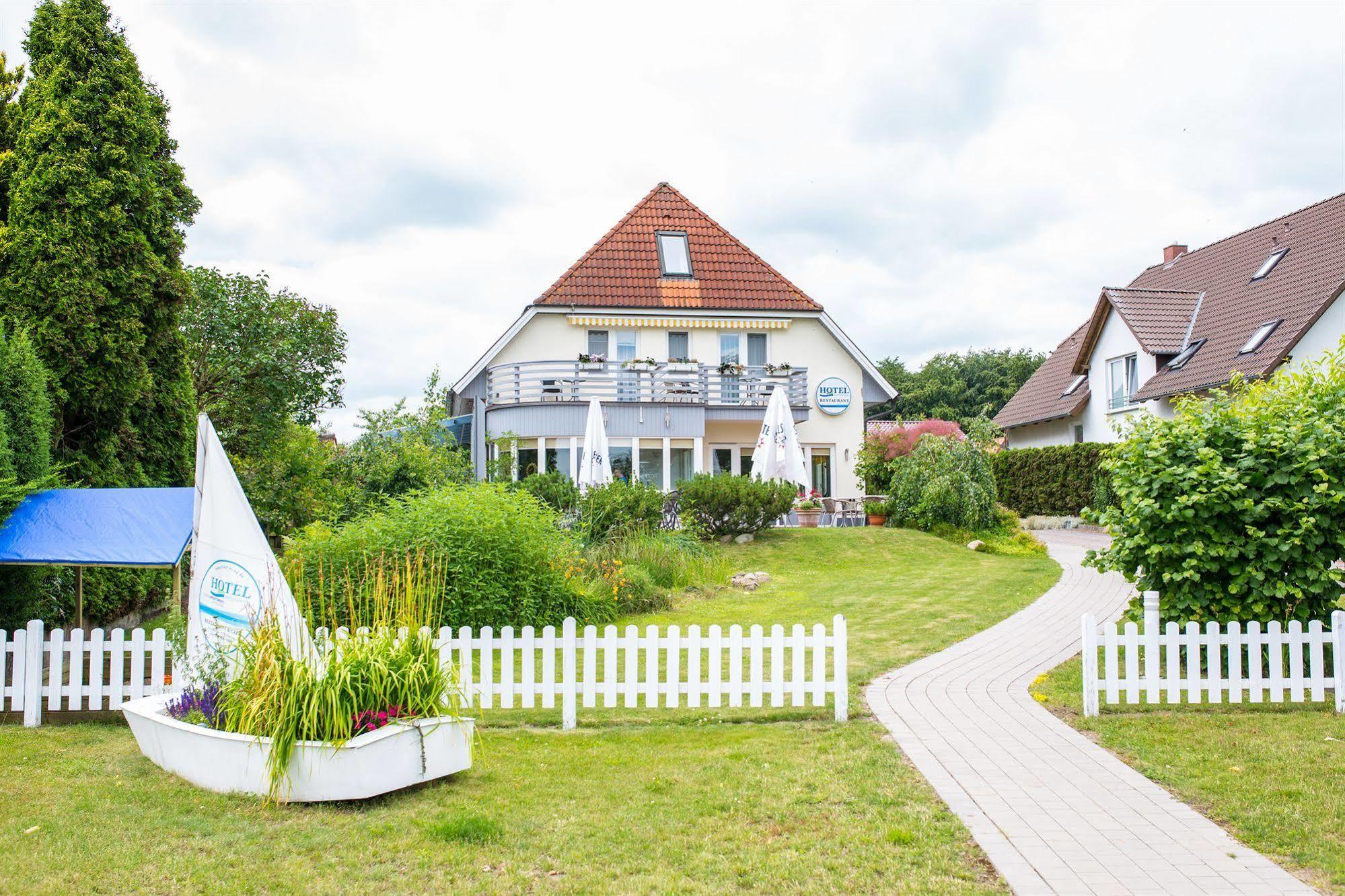 Hotel Am Fleesensee Мальхов Экстерьер фото