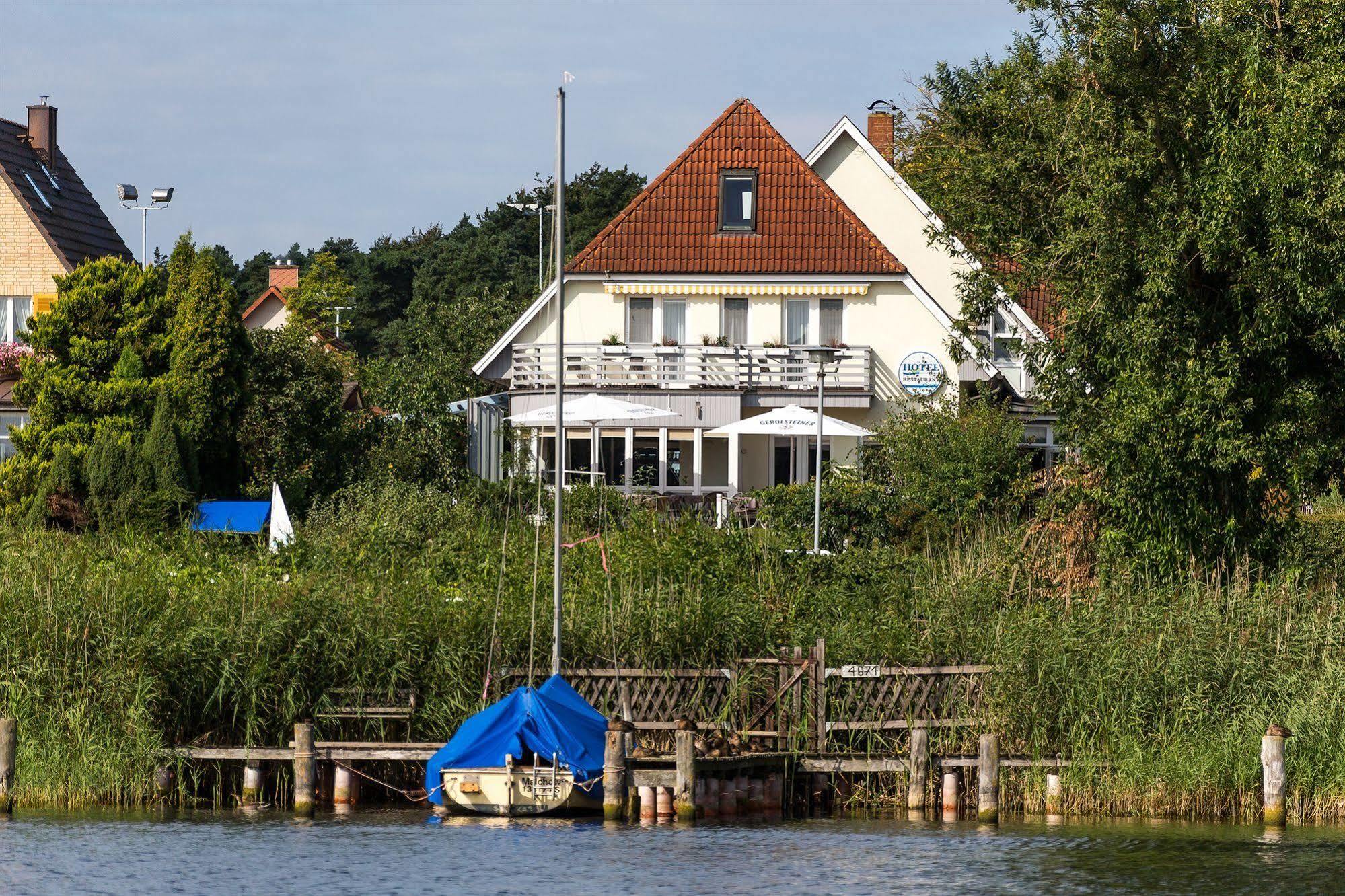 Hotel Am Fleesensee Мальхов Экстерьер фото